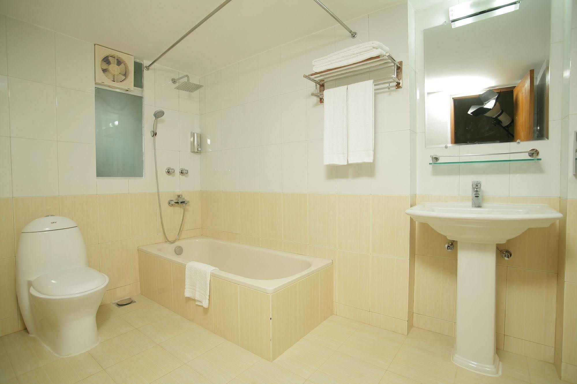 Richmond Hotel & Suites Дакка Екстер'єр фото